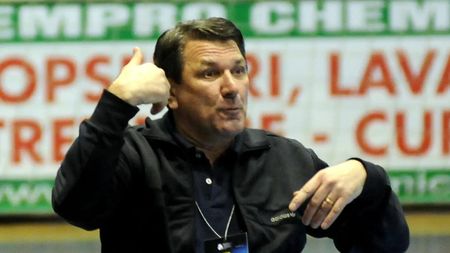 Fostul selecționer și campion mondial al României, Radu Voina, a reacționat: „Legea Novak e foarte bună, doar așa vom putea revigora echipele naționale”. EXCLUSIV