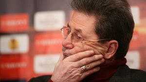 Dinu, despre Becali: "E doar un rebut genetic!** Mai bine se năștea oaie și nu putea să vorbească!"