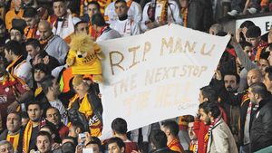 Înapoi în infern!** În urmă cu 19 ani, fanii turci le-au făcut o primire "incendiară" jucătorilor de la United, acum istoria se poate repeta