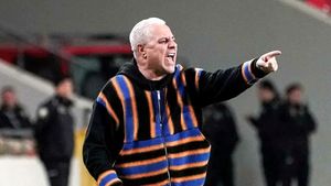 Marius Șumudică, reacție arogantă după ce s-a vorbit despre hanoracul de fițe purtat la unul dintre meciurile lui Gaziantep: „1.000 de euro? Ați calculat doar mânecile și fermoarul!”