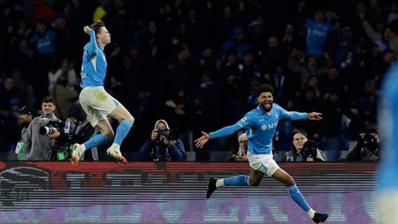 Imagini fabuloase cu bucuria nebună de la Napoli, când echipa lui Conte a marcat golul care i-a adus titlul în Serie A