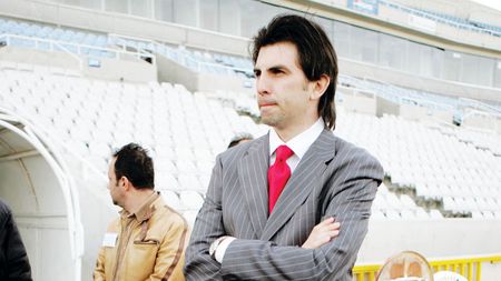 "Kaiserul", în gura "Nașului"!** Lupescu e suspectat de Sandu că l-a "săpat" în timpul vizitei lui Michel Platini!