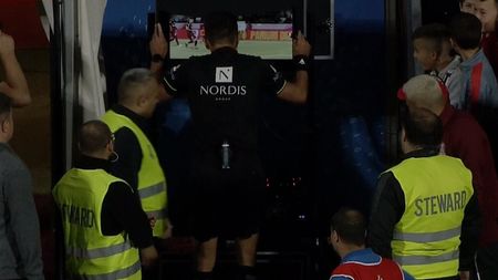 Prima fază controversată cu VAR din istoria Superligii a fost una de coșmar pentru Rapid! Cristi Bălgrădean, eroul lui CFR Cluj | VIDEO