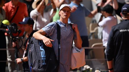Jannik Sinner, eliminare ȘOCANTĂ la Roland Garros! Cine a produs surpriza anului în tenis