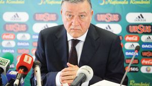 "Dacă erați deștepți, îl prindeați!"** Agentul bănuit că ar fi încercat să aranjeze pentru mafia pariurilor schimbarea arbitrului la România-Uruguay se apără