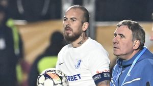 Gică Hagi l-a chemat pe Denis Alibec la el. Ce i-a cerut „Regele" atacantului căruia îi expiră contractul cu Farul în vară