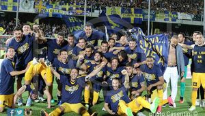 Un alt fotbalist român va juca în Serie A. Nu este vorba de un transfer. A promovat cu Verona din liga a doua și se pregătește de confruntarea cu granzii Italiei 