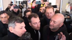 Christian Eriksen a ajuns la Milano! Mijlocașul, asaltat pe aeroport de fanii lui Inter | VIDEO