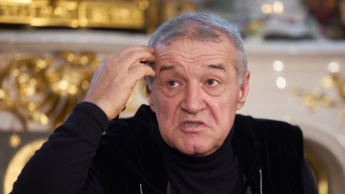 Au apărut imaginile cu fotbalistul pe care Gigi Becali l-a dat afară pentru că îl imita în vestiar, de față cu restul colegilor de la FCSB! Jucătorul a mers într-o emisiune și Ioana Cosma a rămas blocată: „Parcă îl am pe el în față”