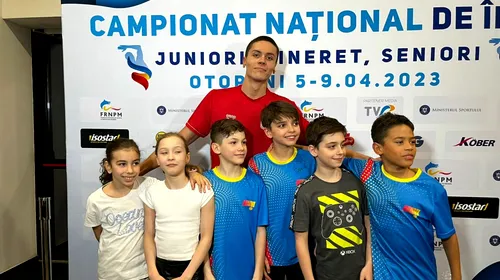 David Popovici, asaltat de copii la Campionatele Naționale de Natație de la Otopeni! Cum își motivează colegii de la ștafetă: „E un lider!” | FOTO & VIDEO