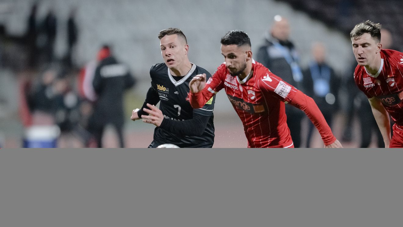 Fotbalistul plecat de la Dinamo "a rupt tăcerea"! "Ne amenințau că nu primim niciun ban". Dezvăluirile importante făcute de jucător