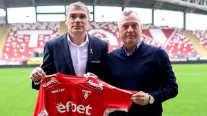 Răspunsul lui Alexandru Meszar pentru Mircea Rednic după ce antrenorul a afirmat că își dorește o mărire de salariu, dar și mesajul pentru jucătorii arădeni înainte de Dinamo - UTA. EXCLUSIV