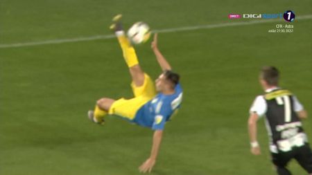 Gol "extraterestru" pe "OZN"-ul din Ploiești! VIDEO | Robert Moldoveanu, foarfecă de necrezut în derby-ul Petrolul - U Cluj