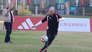 Zinedine Zidane, de neoprit chiar și la 53 de ani! Clipul care a devenit viral cu fostul star al lui Real Madrid