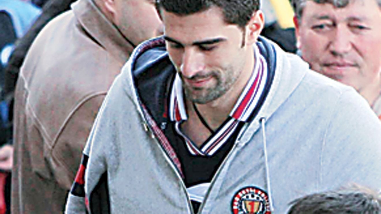 Coman aplaudat, Săpunaru înjurat