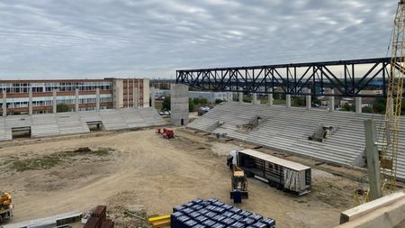 „Bijuteria” de 24 de milioane de euro din oraşul simbol al României e aproape gata. Noul stadion va fi o splendoare: „Va fi montat gazon hibrid”