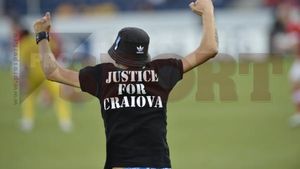 Suporter al "U" Craiova, reținut de jandarmi pentru port ilegal de armă albă în zona Curții de Apel