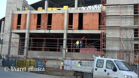 Fotbalul s-a oprit, lucrările la noul stadion din Arad avansează.** Ce urmează să se facă la arena 