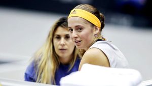 Simona Halep și-a aflat posibila adversară din semifinalele turneului de la Dubai! Vechea cunoștință Jelena Ostapenko a câștigat un meci maraton în fața Petrei Kvitova