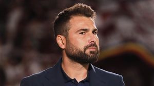 „Tripleta Ianis Hagi – Adi Mutu – Dan Șucu la Genoa sună foarte bine”. „Briliantul” s-a „trecut” singur pe lista celor care ar vrea să antreneze la echipa din Serie A