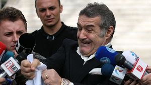 A ascuns Becali motivul real al îndepărtării lui Martinovic ?** Alta ar fi cauza pentru care sârbul a fost "trecut în rezervă" Ce crezi?