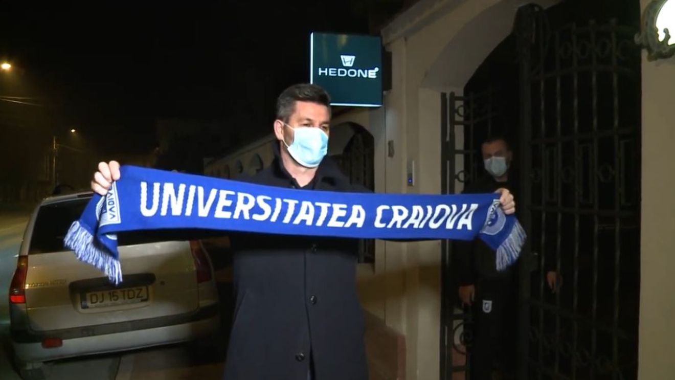 Marinos Ouzounidis a ajuns în România! Grecul, prezentat în ziua derby-ului cu Dinamo. Mesaj clar pentru olteni | VIDEO