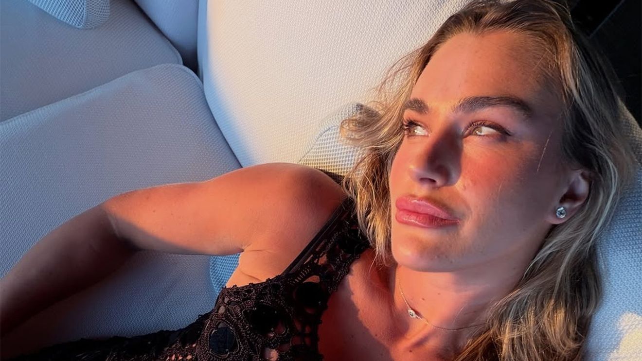 Aryna Sabalenka s-a pozat în bikini lângă iubitul ei musculos și a stârnit iar rumoare: „Sală de fitness privată”