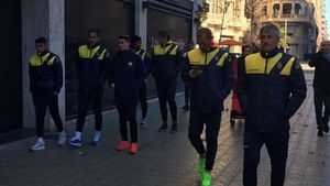 FOTOGRAFIA ZILEI | Un jucător de la Barcelona, "rătăcit" printre fotbaliștii echipei adverse