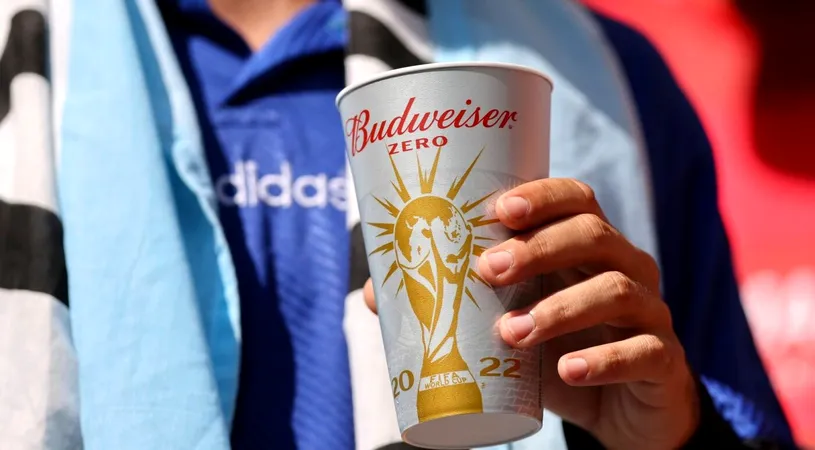 Cum încearcă FIFA să îi facă pe plac sponsorului Budweiser, după scandalul tonelor de bere ce nu vor putea fi vândute în Qatar. Totul e o afacere și o măsură a fost luată în avans pentru Campionatul Mondial din 2026