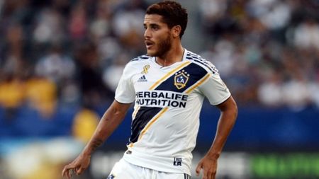 Ups! Un fost fotbalist de la FC Barcelona a scăpat pe Instagram o poză în care apare în pat alături de o femeie goală