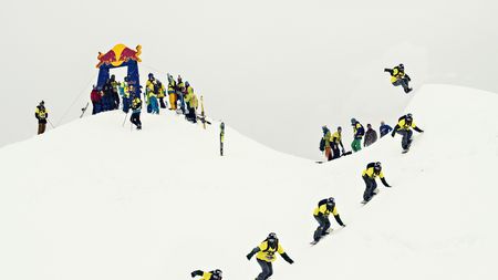 TIMP LIBER | Show Red Bull în Masivul Oslea din Munții Vâlcan, pe 25 februarie. 130 de schiori și snowboarderi iau startul într-un concurs dintr-o zonă sălbatică 