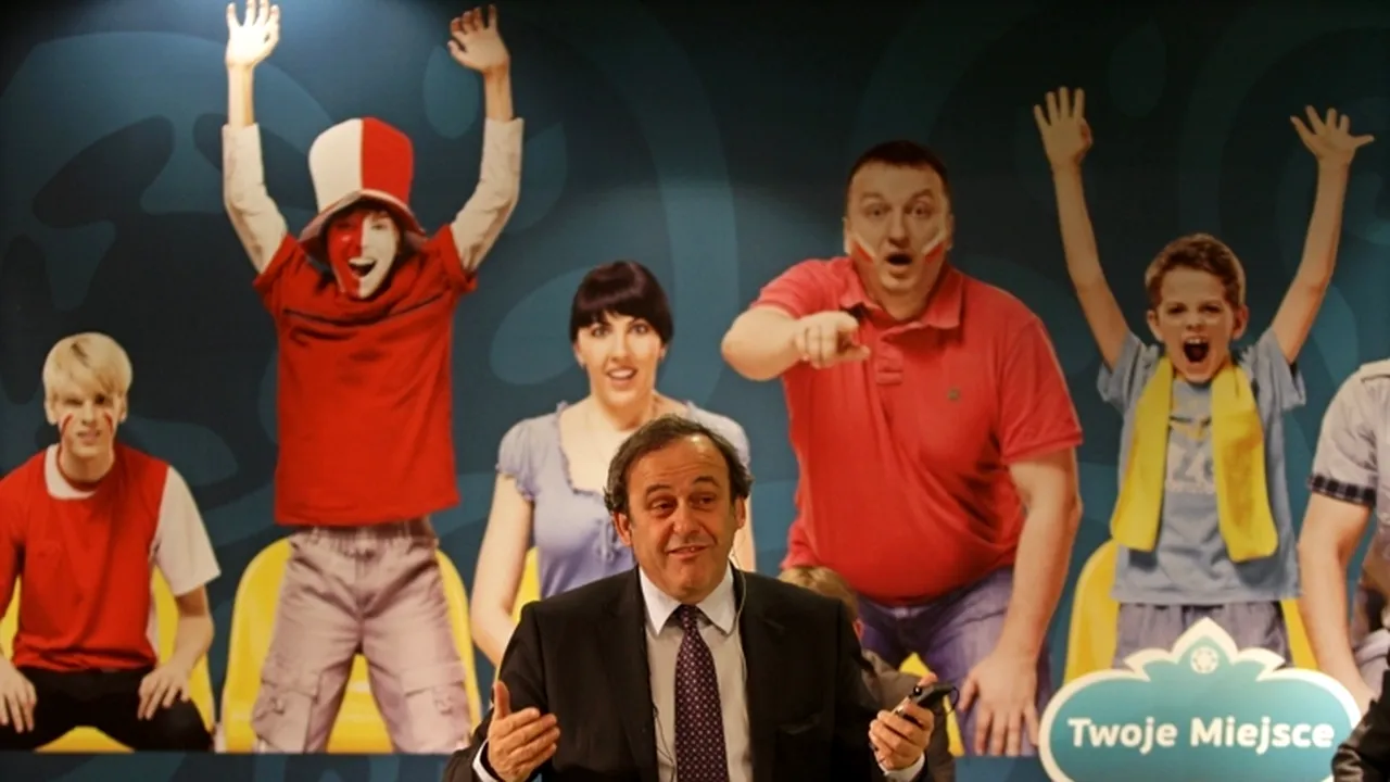 Platini vrea cinci arbitri la EURO 2012! Cum a motivat această decizie