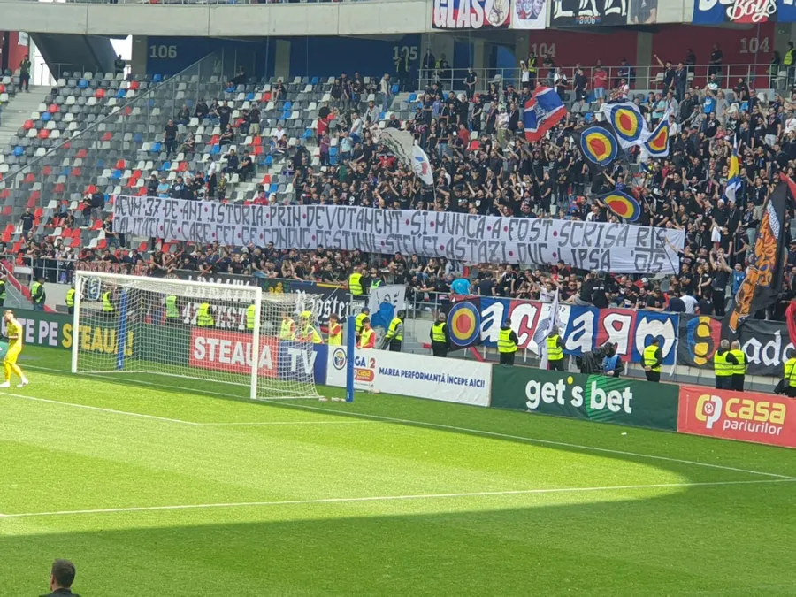 Banner-ul suporterilor steliști