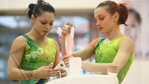 Vin banii pentru fete și antrenori!