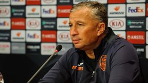 Îi lipsește vedeta! Transferul cu care Dan Petrescu ar schimba total CFR-ul: "Aş face tot jocul pentru el, e magician!"