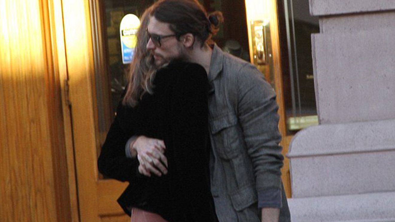 Sunt din nou împreună. Sharon Stone s-a împăcat cu modelul Martin Mica