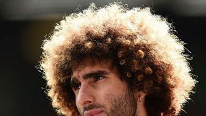 FOTO | Fellaini a renunțat la freza care l-a făcut celebru. Cum arată acum și reacția prin care Dries Mertens a spus totul :)
