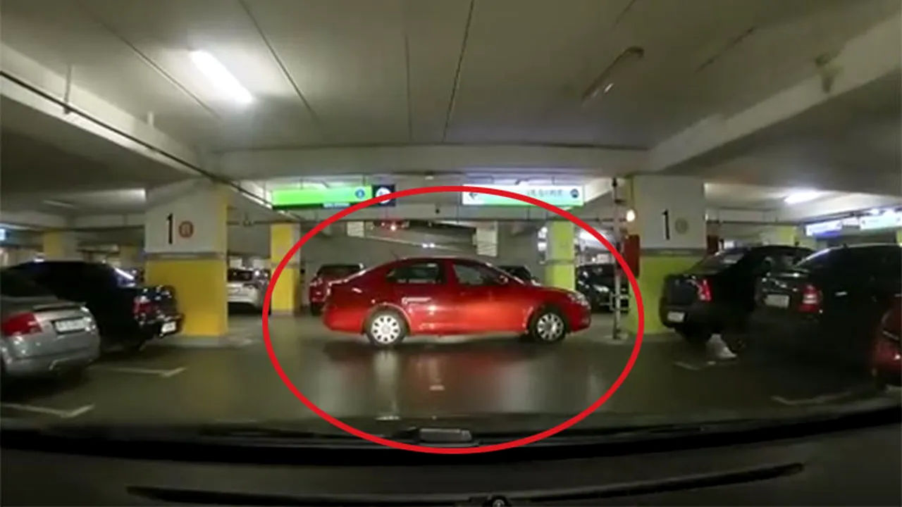 VIDEO | Tupeu mai mare nu există! Ce a făcut șoferul din imagine în parcarea unui hypermarket din București. Nu i-a păsat de nimic