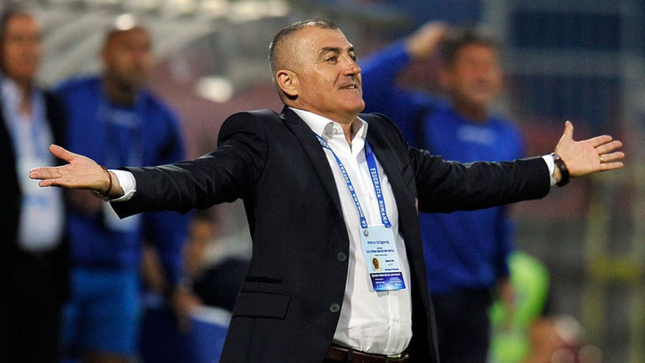 Grigoraș, sceptic înainte de sfertul cu "U": "Fotbal de mare calitate nu se va putea juca la Cluj. Terenul e prost"