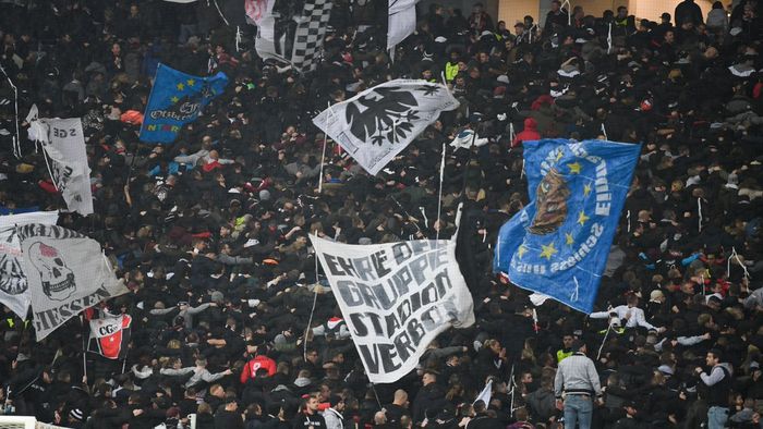 Record sub ochii lui Hațegan. Nemții au umplut "Giuseppe Meazza" pentru returul cu Inter. Zeci de mii de suporteri au făcut deplasarea