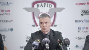 Daniel Pancu a fost prezentat oficial ca antrenor al Rapidului: "Am semnat până în vară". UPDATE: de ce a plecat Constantin Schumacher