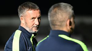 Meme Stoica îl contrează din nou pe Gigi Becali și îl laudă pe fotbalistul pus pe lista neagră de patron: „Nu aș renunța niciodată la el”