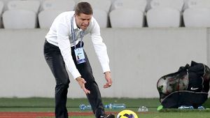 Stoican a lămurit, pentru ProSport, situația sa: "Rămân la Dinamo. Cei de la Al Raed voiau să se asigure că negociază cu mine. Din acest motiv apare semătura mea"