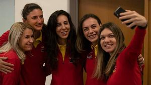 Lovitură de imagine pentru Miky Buzărnescu. A semnat cu o firmă celebră | FOTO plus imagini clasice cu Irina Spîrlea