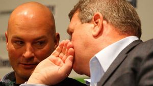 Nebunie a la Cluj!** CFR-ul a schimbat numele antrenorului în ultima clipă! Paszkany confirmă: "Da, vine el!"