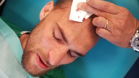 VIDEO | Imagini incredibile la Sporting Lisabona. Ultrașii echipei l-au bătut pe Bas Dost și au intrat în vestiar peste jucători: "Nu sunt fani, sunt criminali!"

