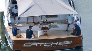 Michael Jordan vrea să prindă pești pentru a pune mâna pe un jackpot de 3,2 de milioane de euro! Are 9 pescari cu el la bordul iahtului său de peste 15 milioane de euro