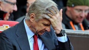 Wenger simte că SFÃ‚RȘITUL e aproape.** Fanii lui Arsenal i-au făcut cel mai urât "CADOU" de Crăciun : bannerul care doare mai rău decât orice eșec