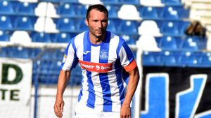 Căpitanul Cosmin Frăsinescu vrea încă un trofeu cu Mircea Rednic pe bancă: ”Putem scrie istorie”. Ce spune despre viitorul său stoperul devenit "grădinar de pandemie"