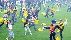 GALAta interzisă!** Jucătorii lui Fatih Terim au câștigat titlul pe terenul rivalei Fenerbahce, dar a fost premiată cu stadionul gol, din cauza incidentelor